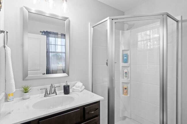 Building Photo - 863 Central Ave