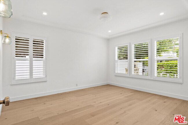 Building Photo - 3956 Alcove Ave