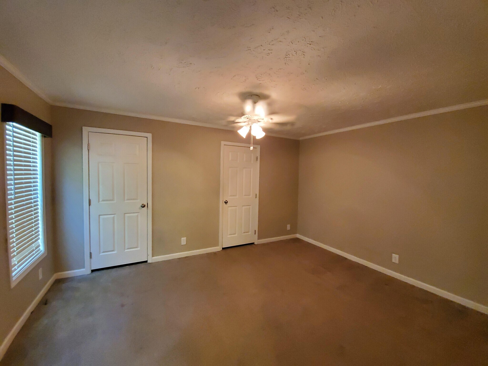 Building Photo - 209 Hickory Ct