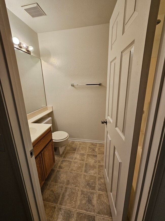 Building Photo - Gated Community~$2,595~ 2 Bed/2.5 Bath End Unit Townhome.