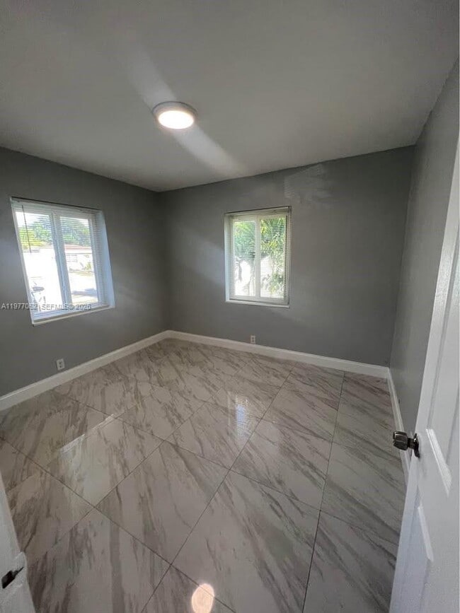 Building Photo - 18 Miami Gardens Rd