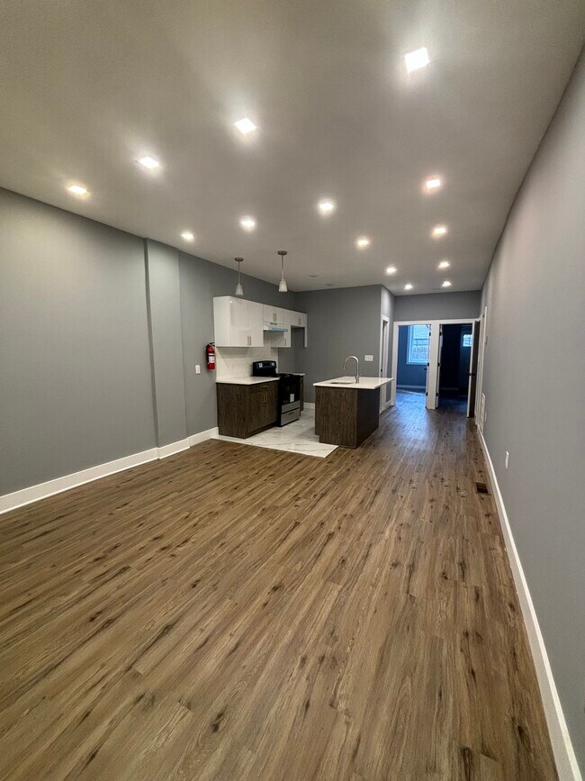 Building Photo - 812 Clinton Ave