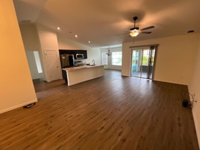 Building Photo - Oak Hill Plantation 3/2 NE Ocala Home