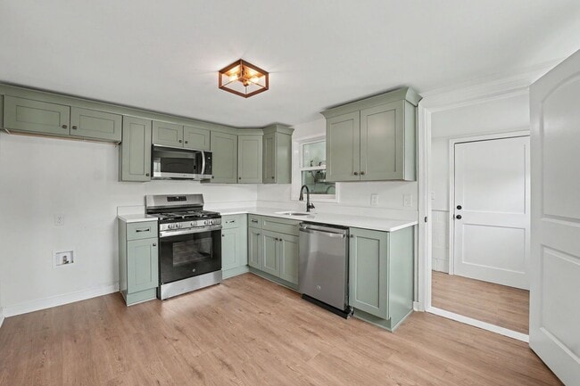Building Photo - 3 BED | 1 BATH | HUNTER ARMY AIR FIELD
