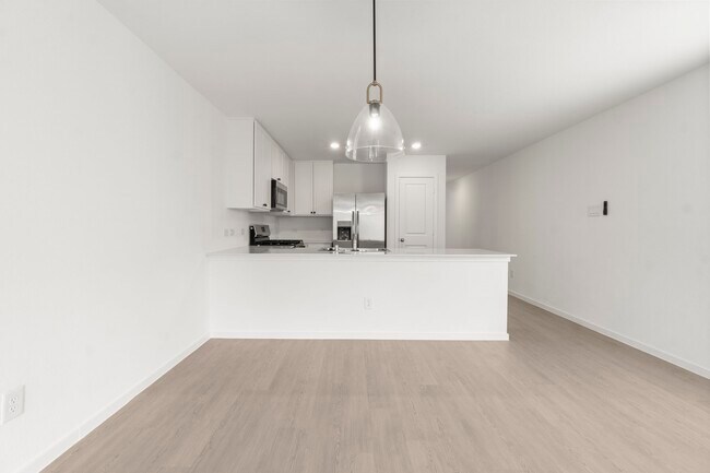 Building Photo - 25429 Carnation Ct