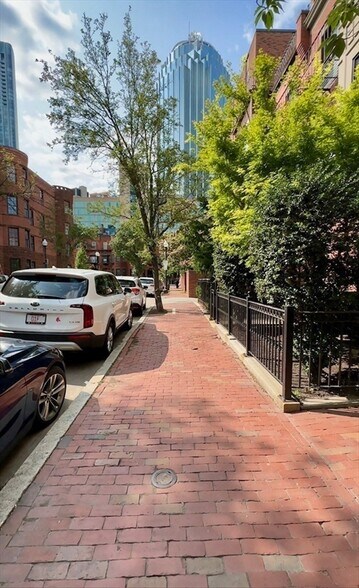 Primary Photo - 12 Follen St