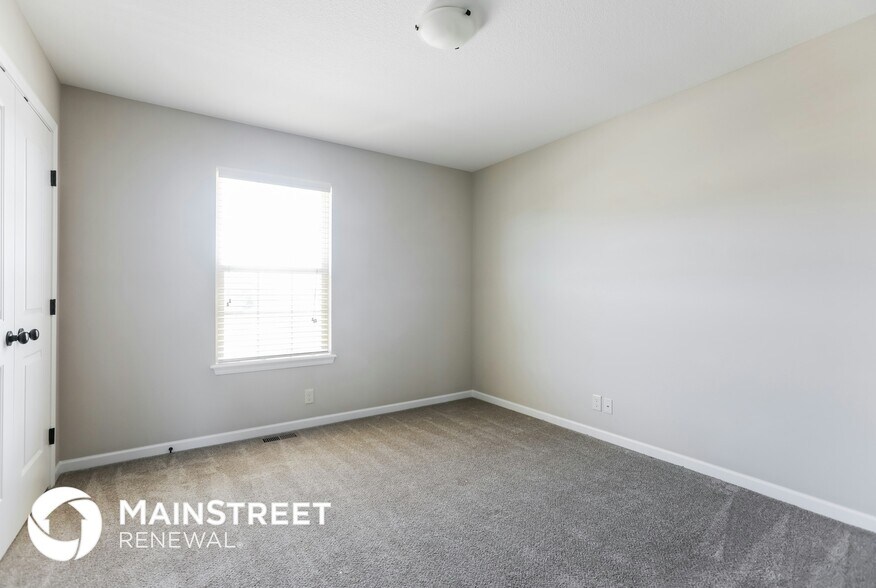 Building Photo - 1405 NW High View Dr