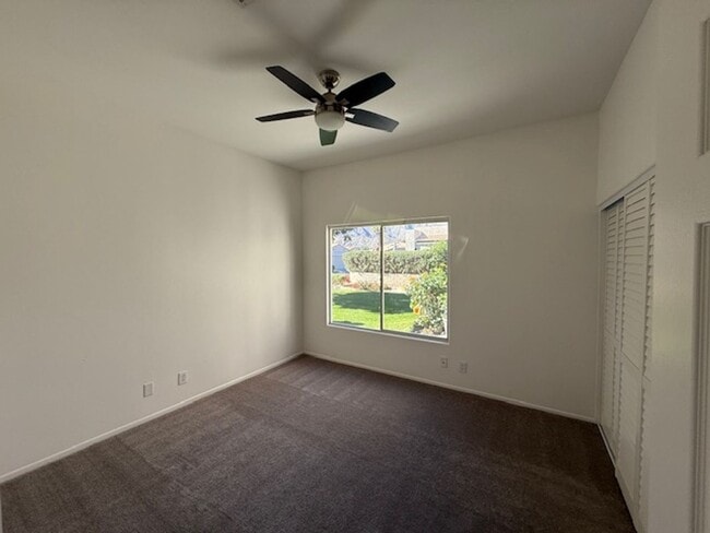 Building Photo - Laguna De La Paz