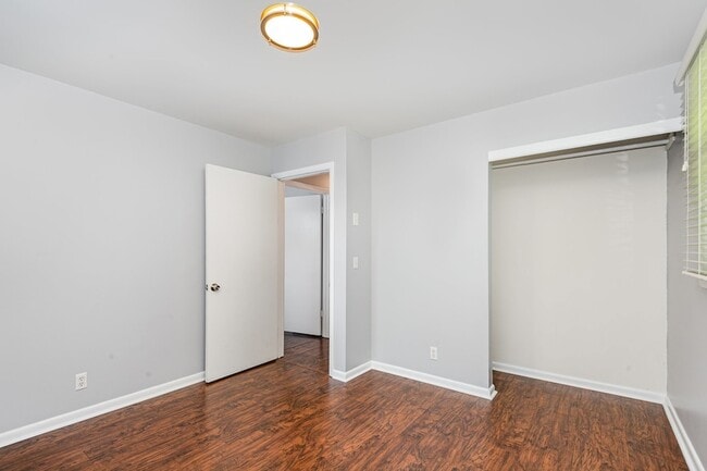 Building Photo - 138 Lakeside Park Dr