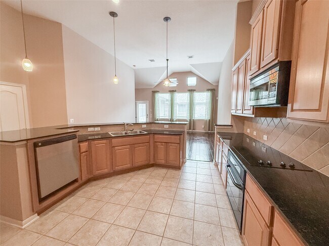 Building Photo - 2426 Clippers Square