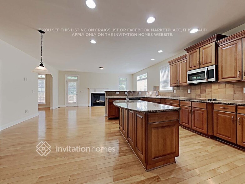 Building Photo - 2104 Madeira Cir