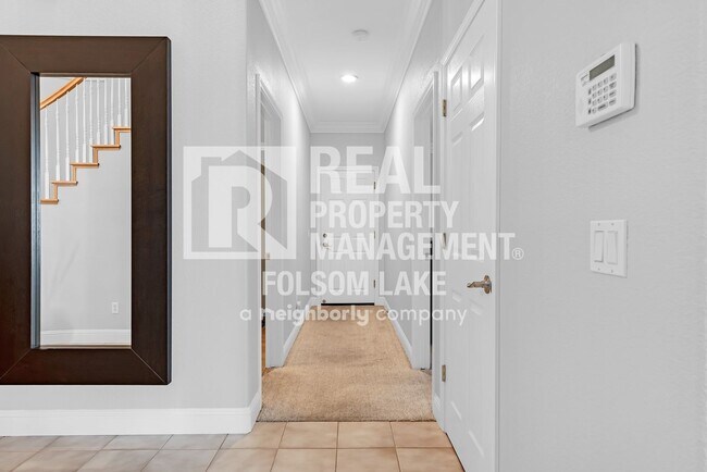 Building Photo - 5bd 3ba home in desirable Carmichael neighborhood