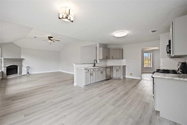 Building Photo - 6647 Amberfield Ln