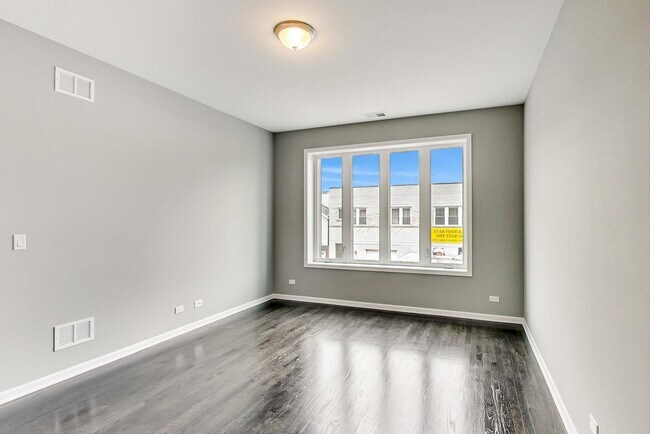 Building Photo - 2910 S Archer Ave