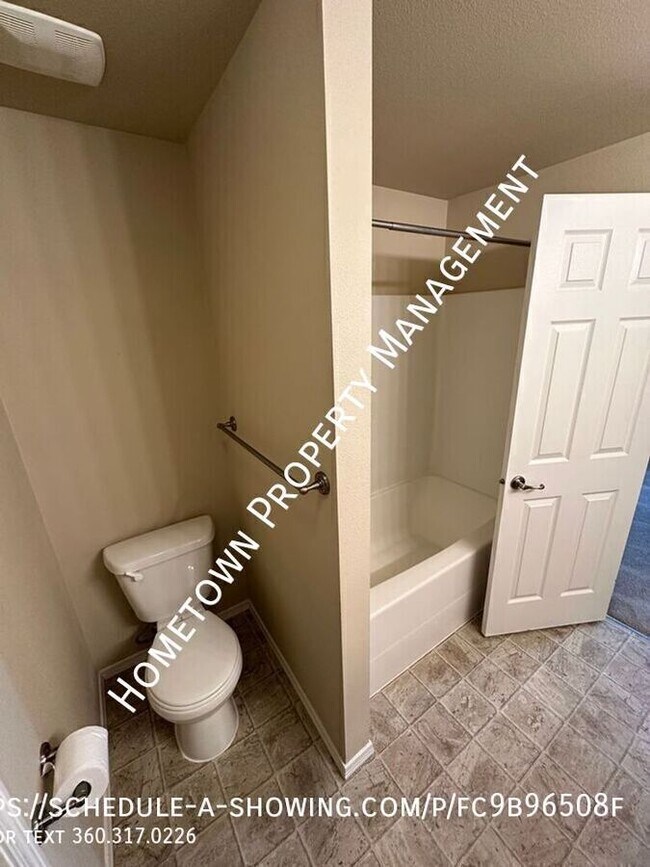 Building Photo - 2406 Pleasanton Ct SE