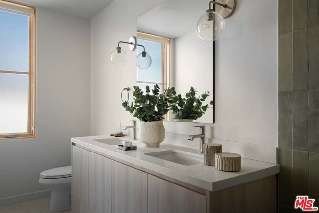 Building Photo - 6320 Garvanza Ave