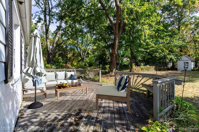 Building Photo - 4120 Lotus Dr