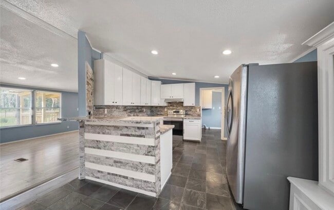 Building Photo - 15750 W Relza Dr
