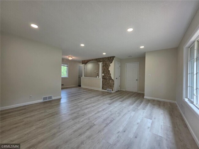 Building Photo - 1306 Woodhill Rd