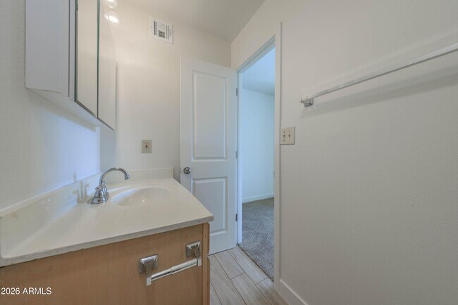 Building Photo - 4558 N 15th Ave