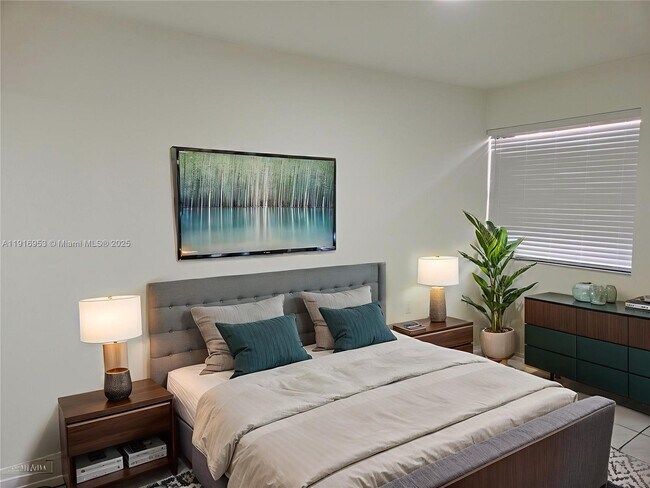 Building Photo - 311 W Park Dr