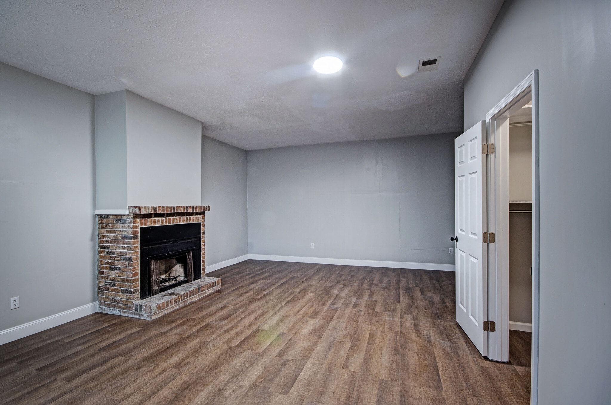 Building Photo - 4240 Azalea Dr