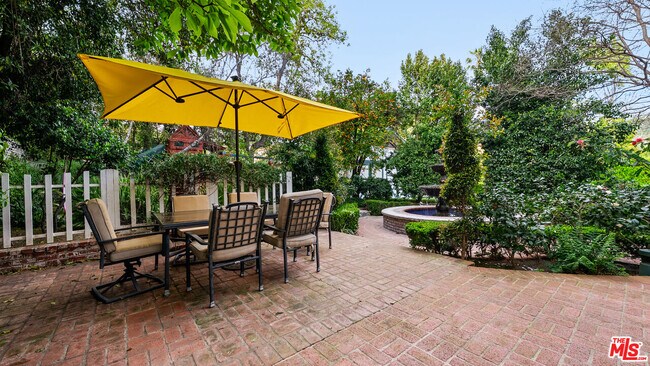 Building Photo - 1625 Opechee Way