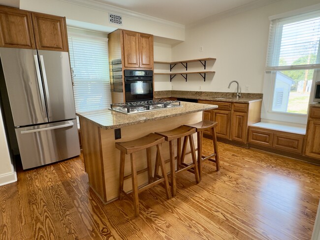 Building Photo - 625 Goldsborough St