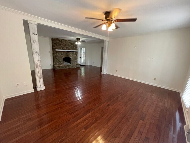 Building Photo - Large 4/4 House in Maplewood $2,650