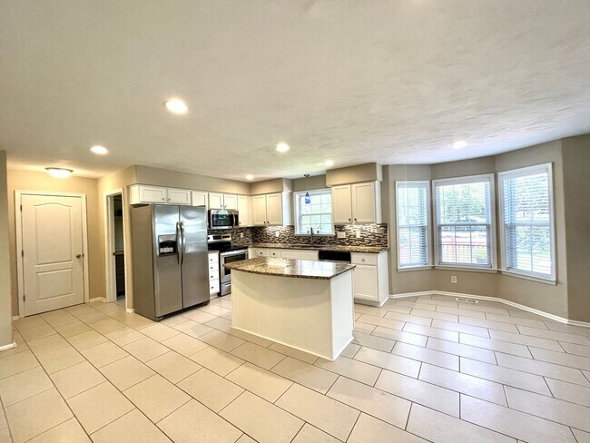 Building Photo - Beautiful large Castleton home