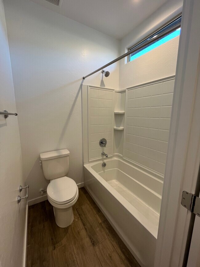 Building Photo - 9426 W Sells Dr