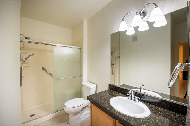 Building Photo - 2-Bedroom, 2-Bath House - Las Vegas, NV