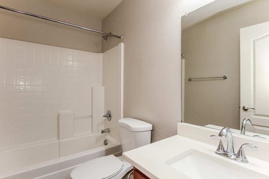 Building Photo - 6728 N 130th Ave