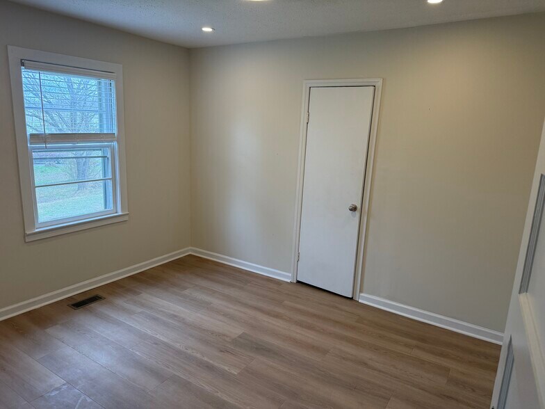 Building Photo - 112 Holland Dr