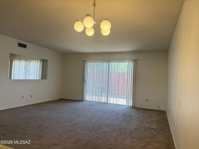 Building Photo - 964 S Pantano Rd