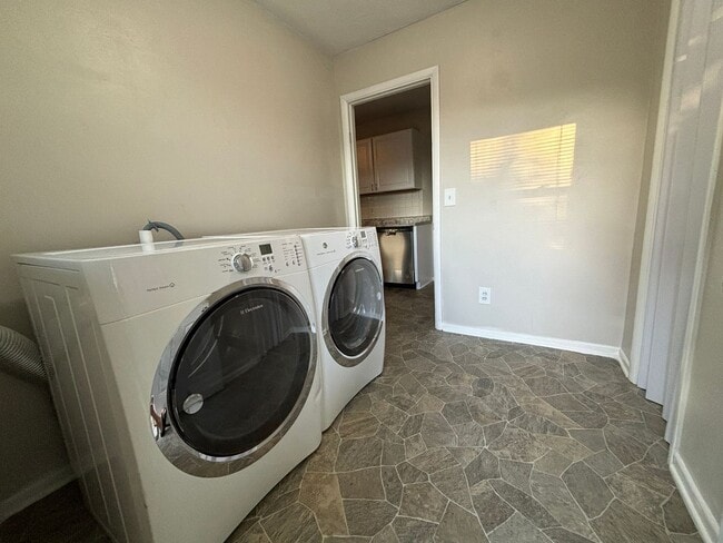 Building Photo - 403-405_CLINE_ST