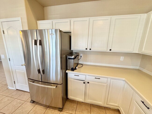 Building Photo - 3-6 Month Rental, Amazing Water Front Property With Private Pool!