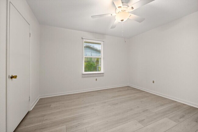 Building Photo - 8955 Alma Dr