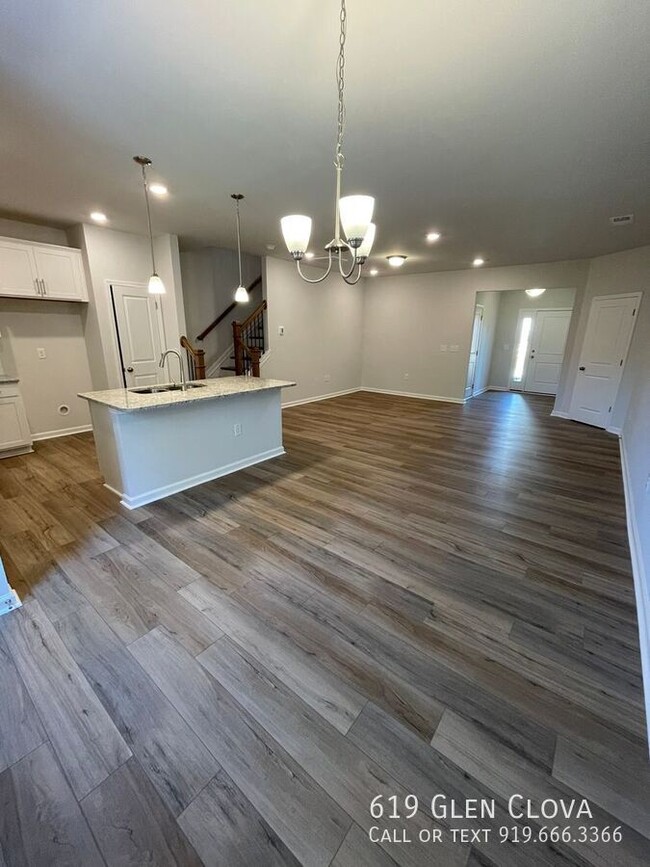 Building Photo - 619 Glen Clova Glen