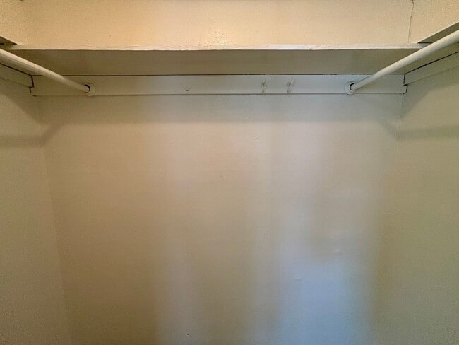 Building Photo - 1 Bedroom Home with Large Backyard on North Loop!