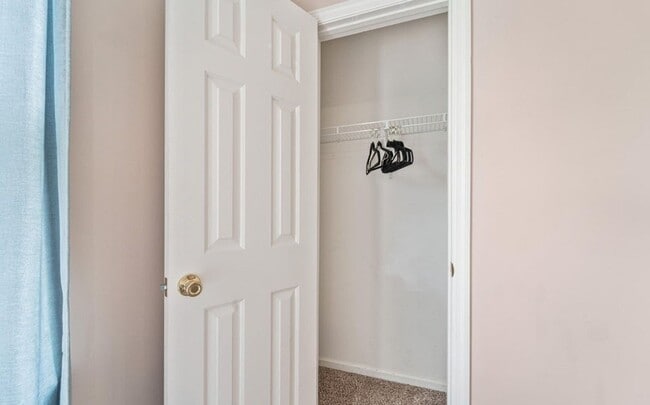 Building Photo - 2BR/2.5 Bath Townhome Minutes to Camp Lejuene