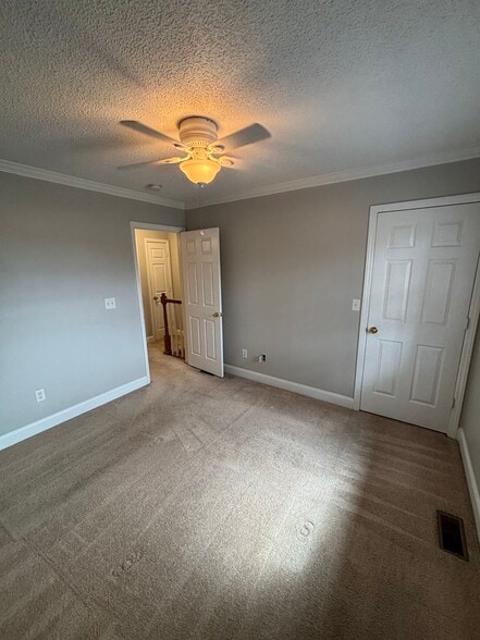 Building Photo - 5731 SW Acres Dr