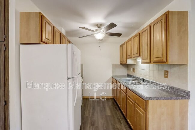 Building Photo - 416 S Bird St