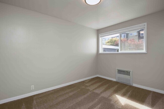 Building Photo - 629 W Nickerson St