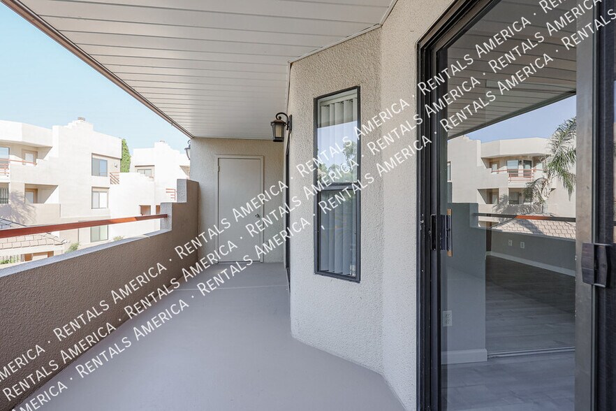 Building Photo - 4850 E Desert Cove Ave