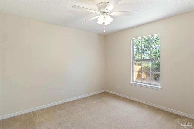 Building Photo - 605 Downhaul Dr