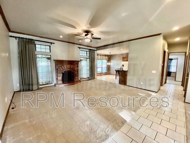 Building Photo - 216 Castle Rock Rd