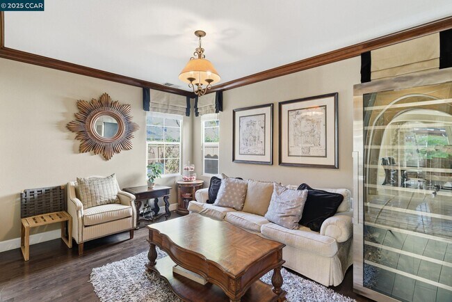 Building Photo - 1041 S Wedgewood Rd