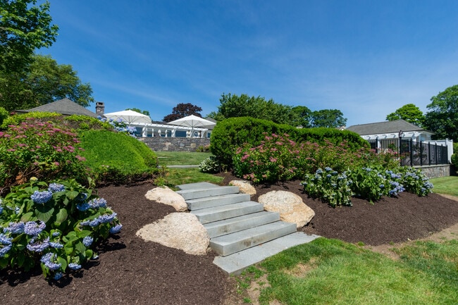 Building Photo - 3 Barclay Sq