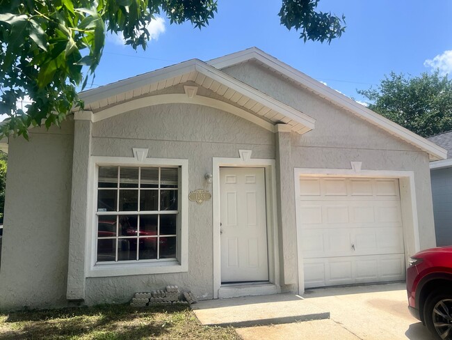 Building Photo - Lovely 3 Bed / 2 Bath Home in Apopka Quiet...